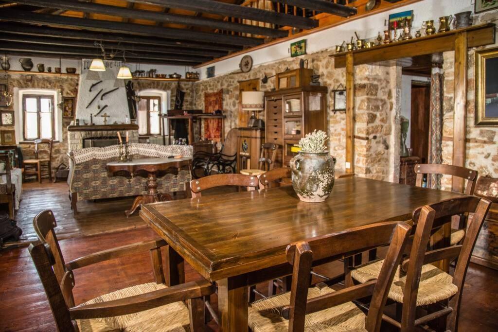 הוילה Míloi Pontinos Old House מראה חיצוני תמונה