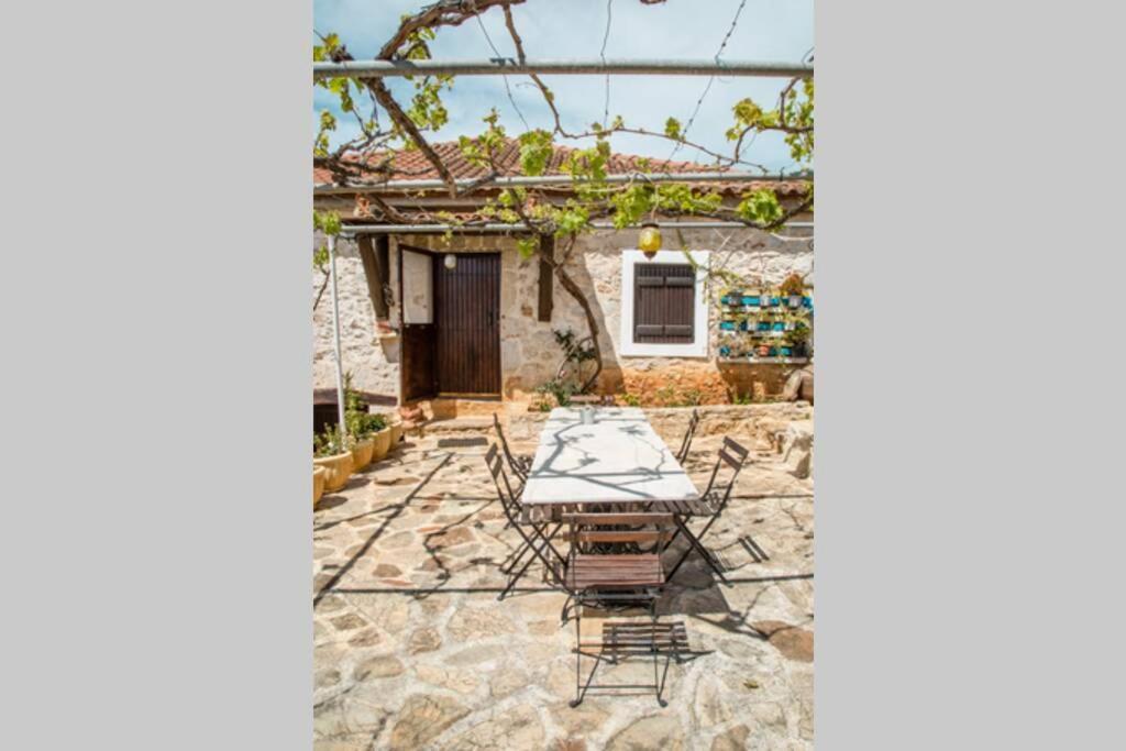 הוילה Míloi Pontinos Old House מראה חיצוני תמונה